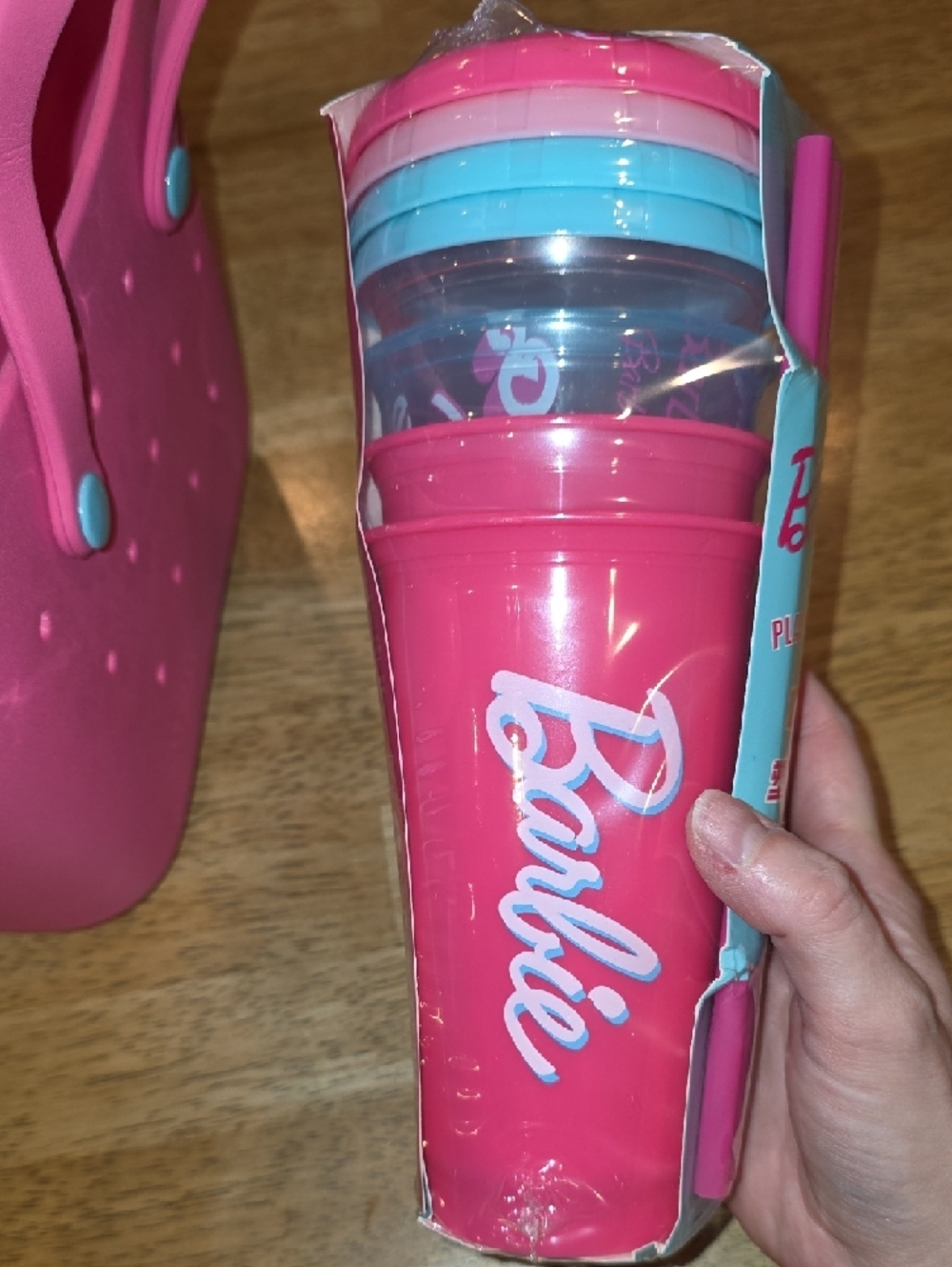 Barbie Hot Pink Lunch Tote Bag with Matching Pink Cups and Straws - Picture 6 of 7